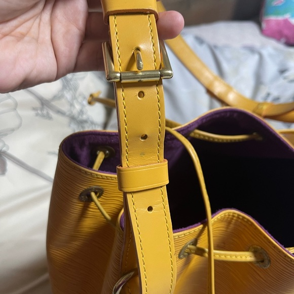 Louis Vuitton Petit Noe Epi Drawstring Shoulder bag with match Epi Agenda PM - Picture 16 of 17